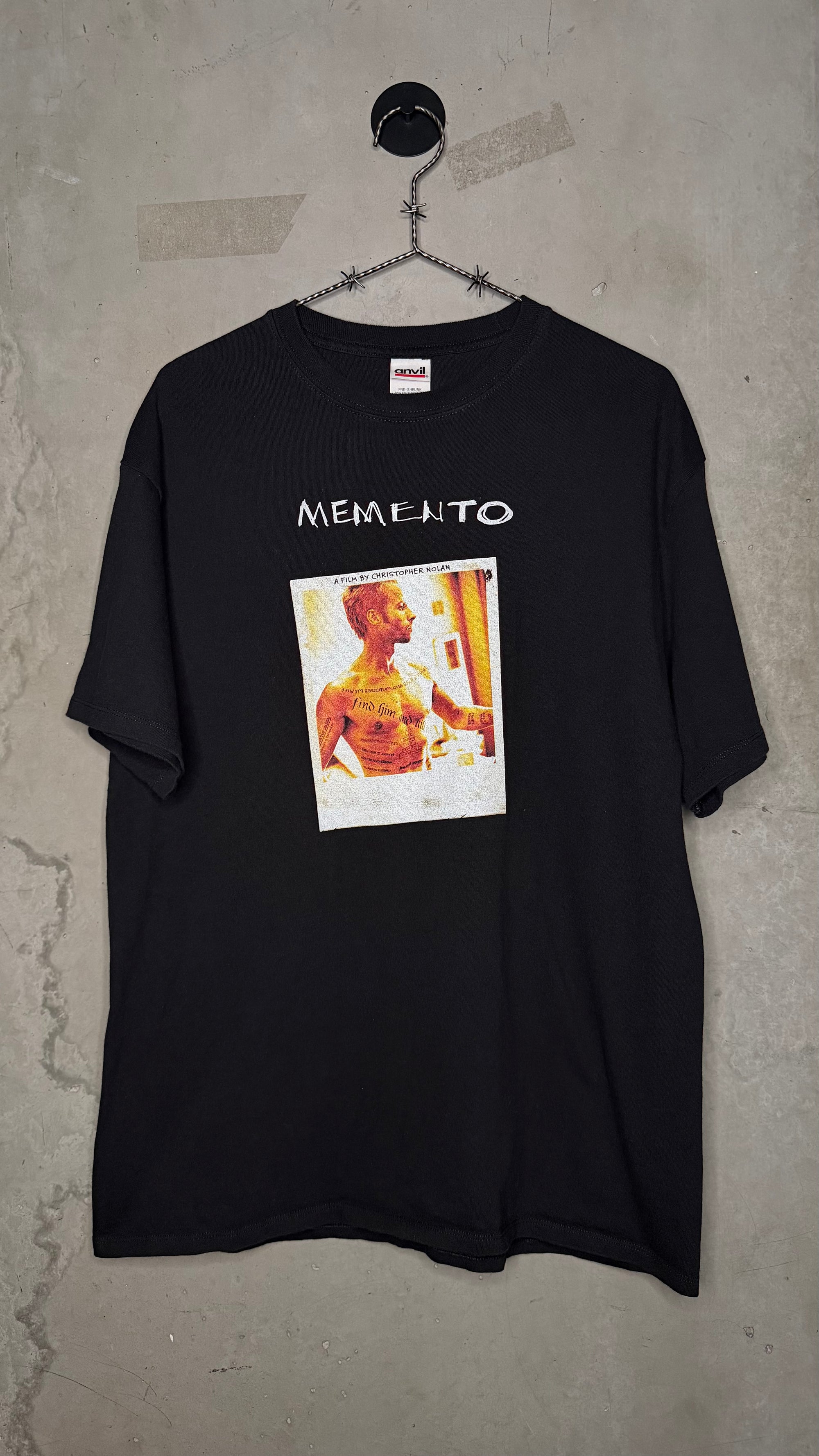 MEMENTO MOVIE PROMO TEE | CHRISTOPHER NOLAN | GUY PEARCE