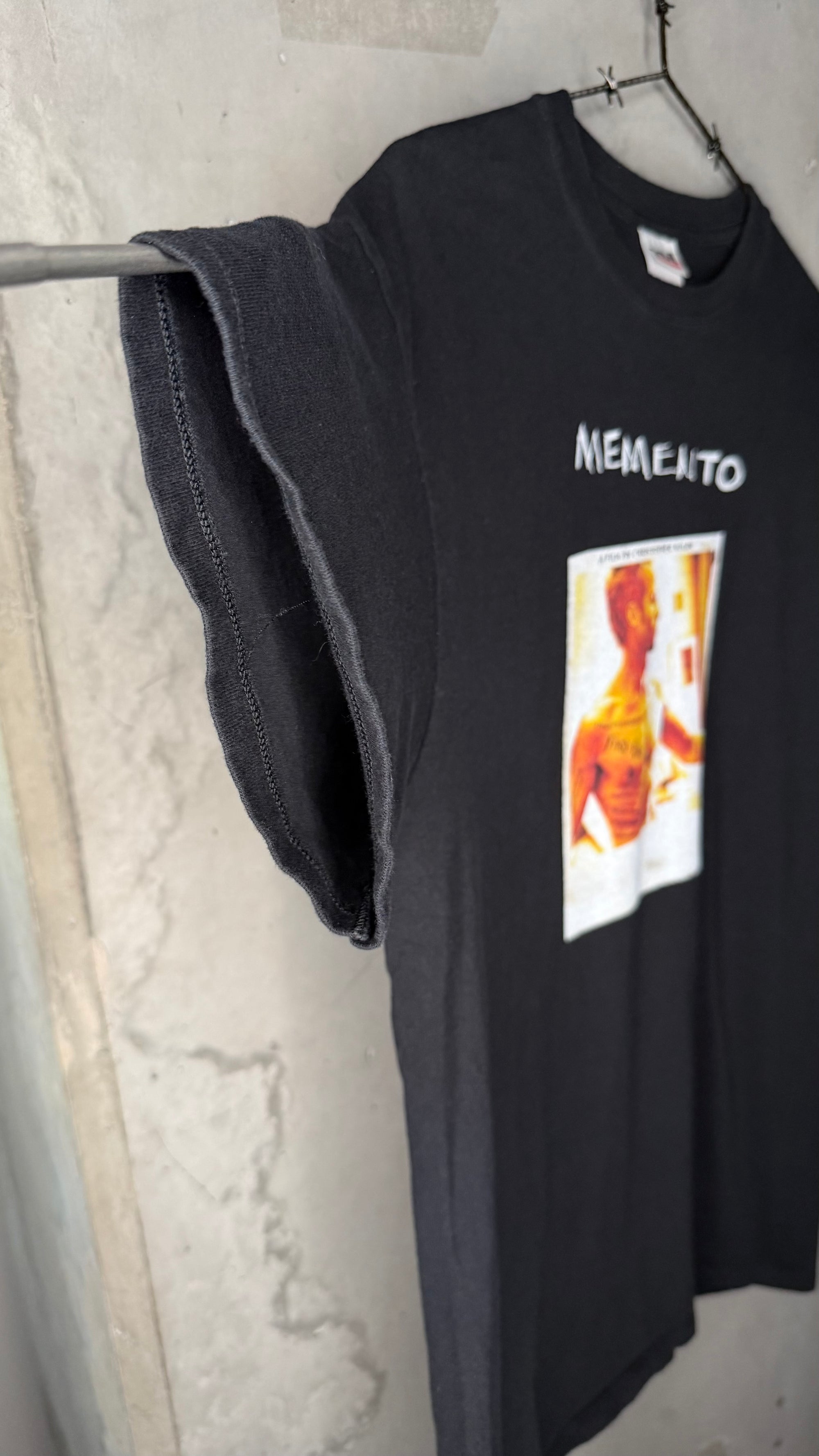 MEMENTO MOVIE PROMO TEE | CHRISTOPHER NOLAN | GUY PEARCE
