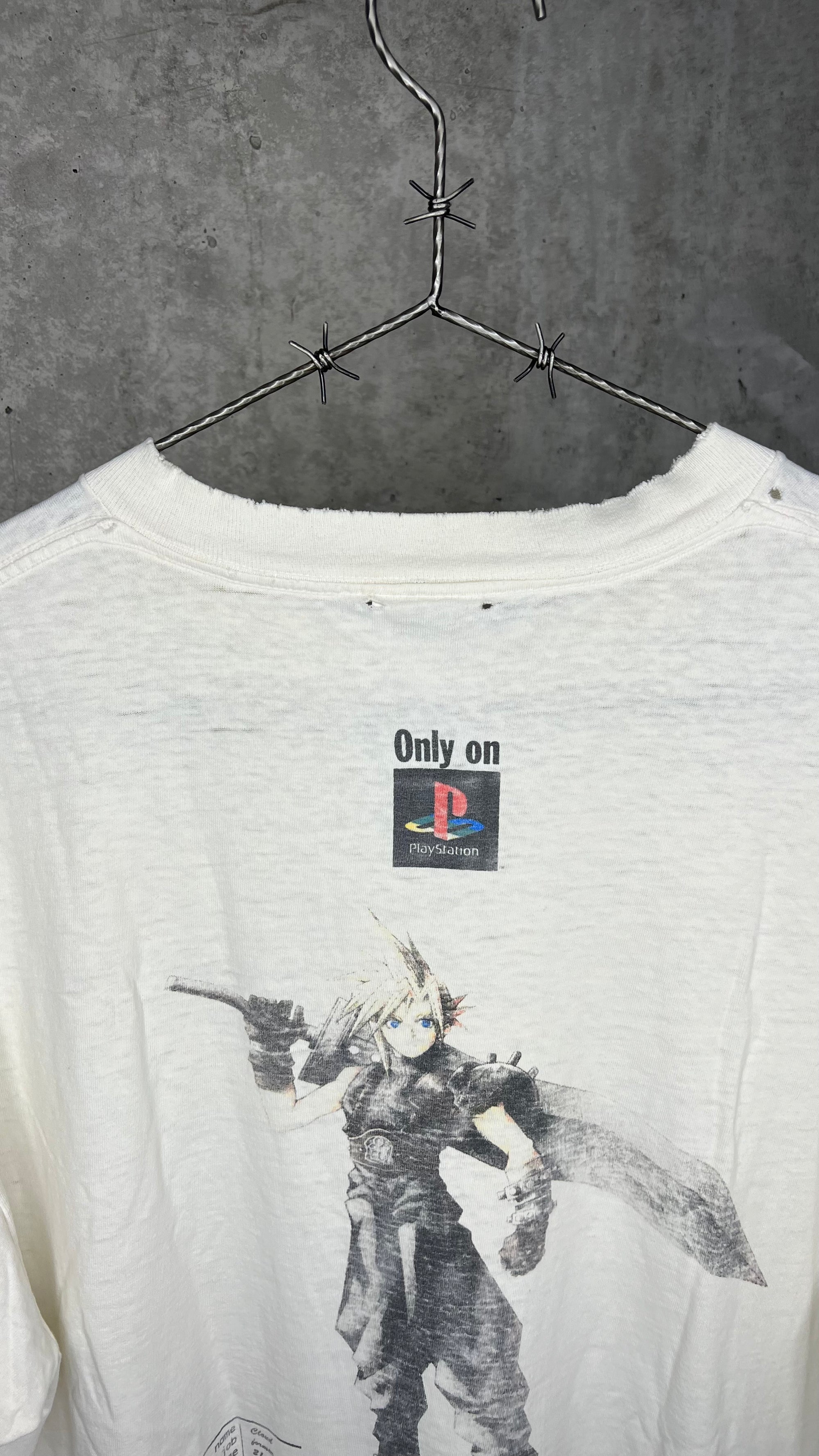 FINAL FANTASY VII (7) VIDEO GAME TEE | PLAYSTATION & CLOUD BACK HIT | SQUARESOFT SLEEVE HIT