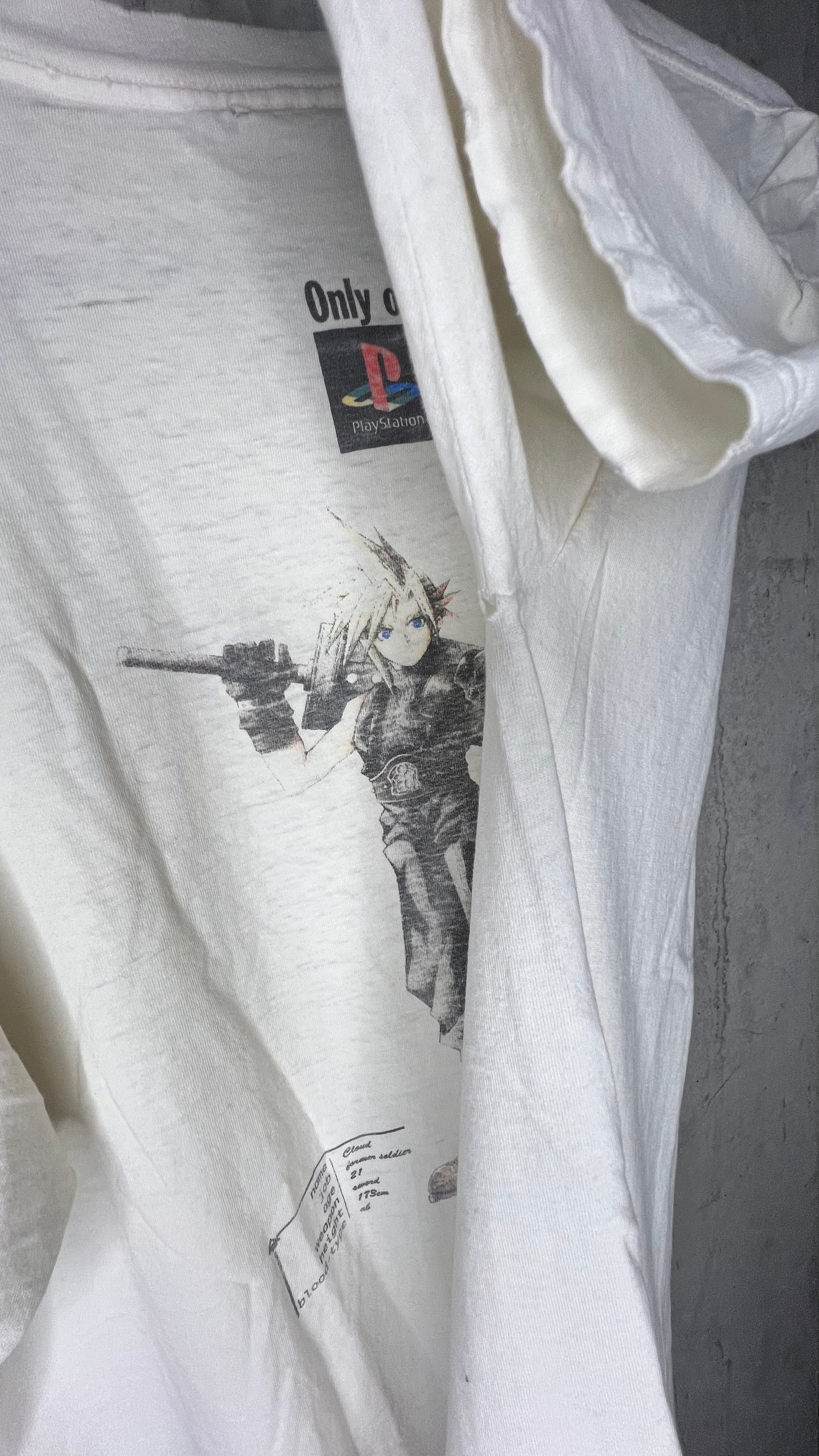 FINAL FANTASY VII (7) VIDEO GAME TEE | PLAYSTATION & CLOUD BACK HIT | SQUARESOFT SLEEVE HIT